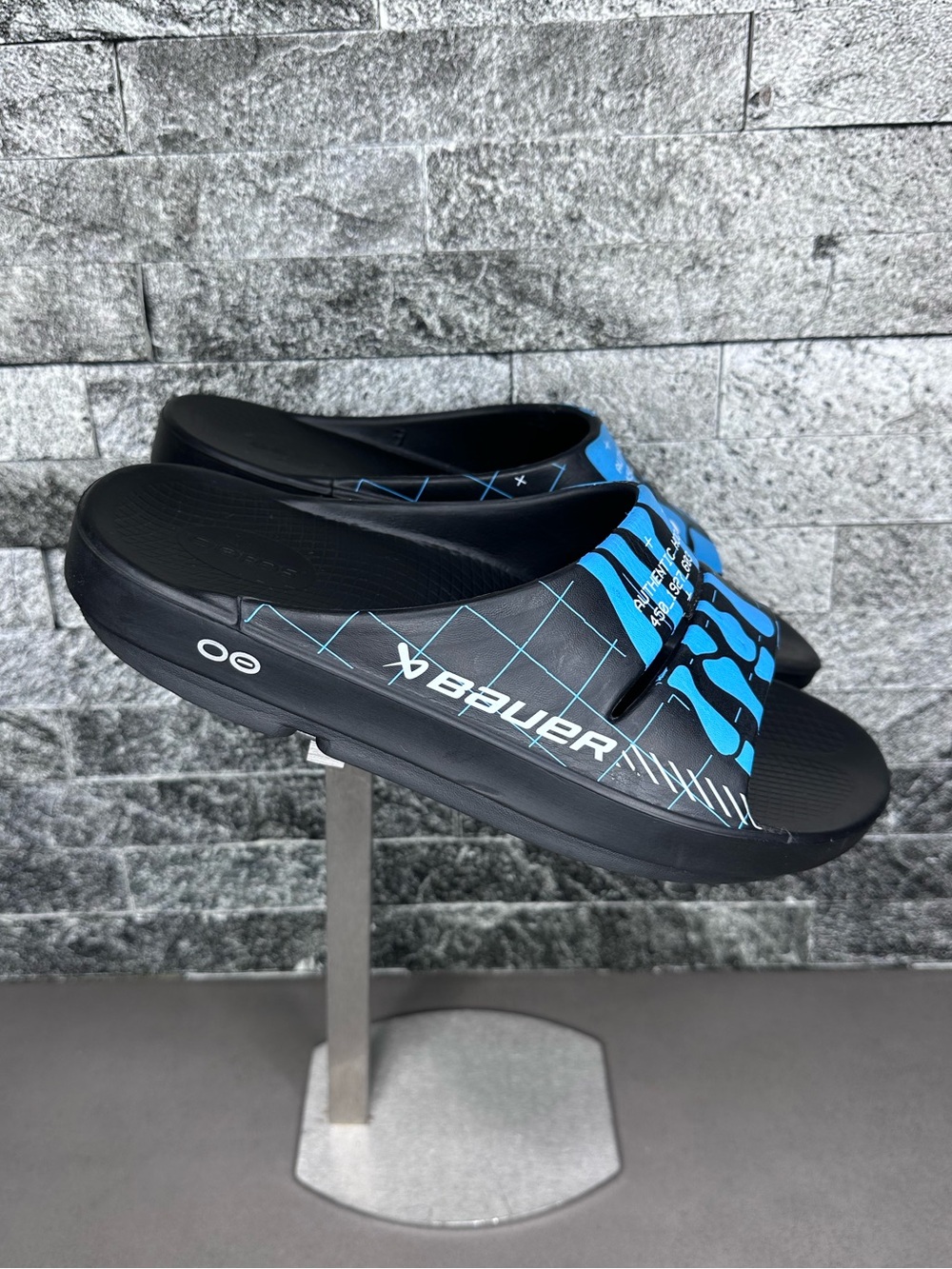 Oofos Bauer Limited Edition Skeleton Hockey Slides - M9/W11